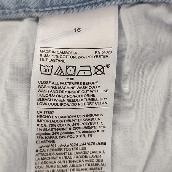 SIZE 16 OLD NAVY WOMAN'S DENIM SHORTS - Picture 9 of 9